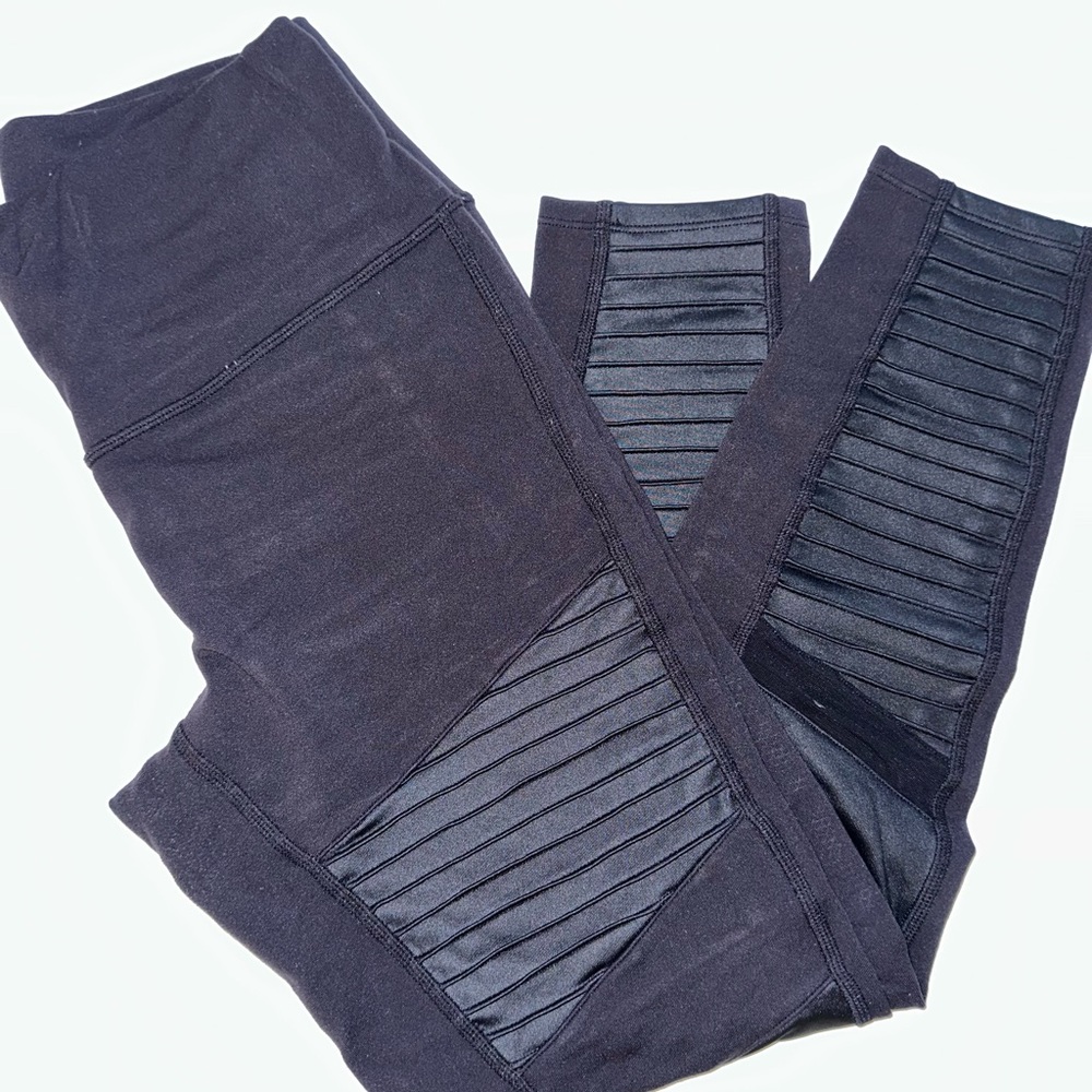 Alo Women’s 7/8 High-Waist Moto Legging